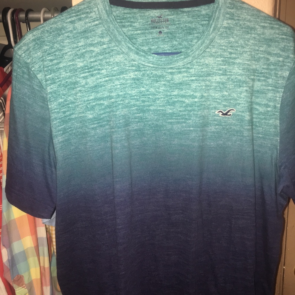 Hollister tee